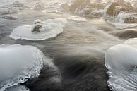 Eisschollen in der fließenden Isar bei München bei kaltem Wetter von Robert Ruidl Miniaturansicht