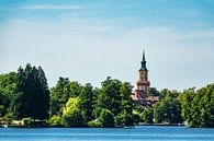 Church and lake in Templin, Germany par Rico Ködder Aperçu