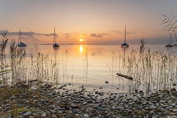 Zonsopgang aan de Chiemsee van Ulrich Kuschel