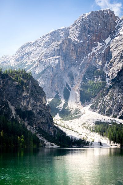 Sereen Landschap: De Rustgevende Schoonheid van Pragser Wildsee van Karijn | Fine art Natuur en Reis Fotografie