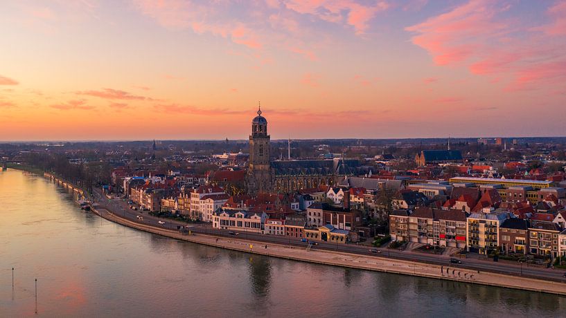 Deventer, Sonnenuntergang in Overijssel von Thomas Bartelds