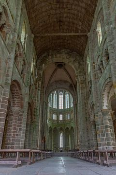 Een lege basiliek van Mont Saint Michel van Maarten Hoek