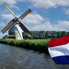 Nederlandse vlag groenveldsche molen Schipluiden van Rene du Chatenier