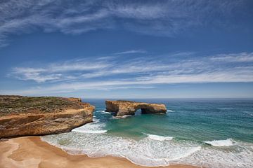 Ochtendlicht op zeegezicht, landschap en horizon van de grote oceaanweg, Australië van Tjeerd Kruse