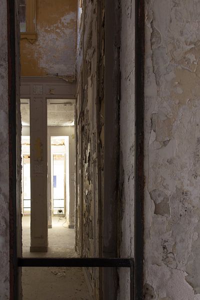 Stadtfotografie | Urban Photography | Leeres ehemaliges Irrenhaus von heidi borgart