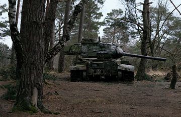 Verlaten tank uit de Tweede Wereldoorlog in het bos van Lensw0rld