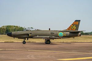 Historischer Flug der schwedischen Luftwaffe Saab J32B Lansen.