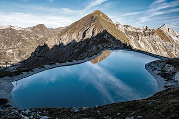 De Gamsleitenspitze wordt weerspiegeld in het reservoir van Christa Kramer