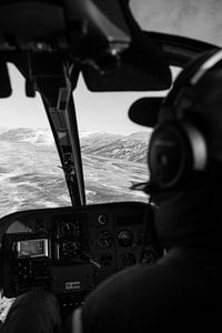 Helikopter vlucht tijdens de Ijslandse winter van Guido Boogert