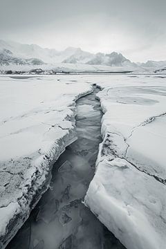 De kust van Groenland in de winter van fernlichtsicht