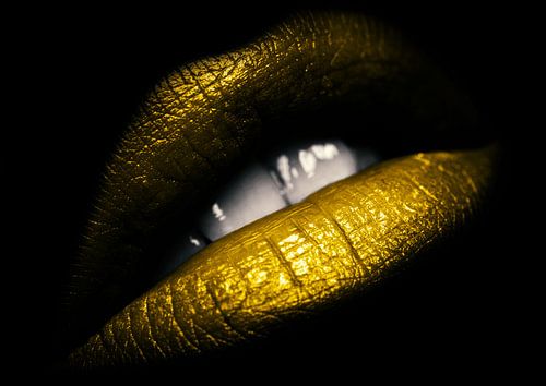 Golden lips
