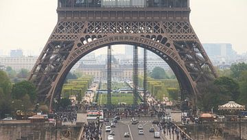 Tour Eiffel en gros plan, dessous sur Dennis van de Water