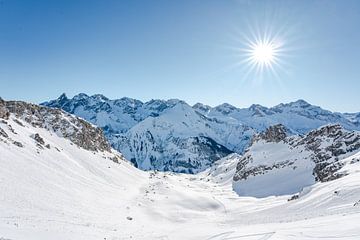 Winteruitzicht op de Allgäuer Alpen in het Rappenalpendal van Leo Schindzielorz
