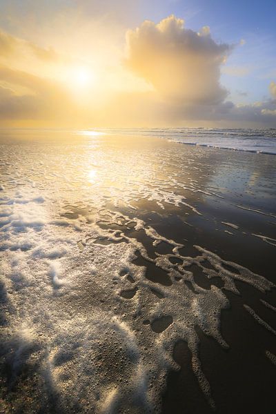 Sunrise at sea by Guido Graas