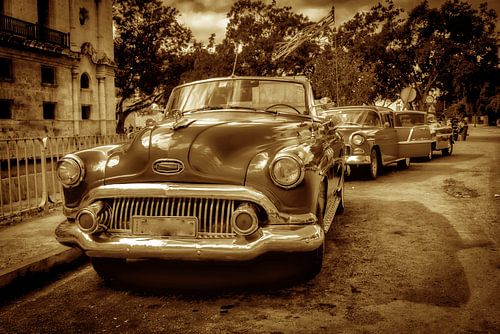 Vintage cabriolet in Havann Cuba met sepia toning