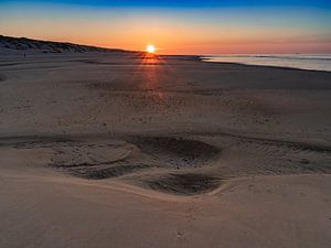 zonsondergang op het strand van Oost Vlieland van Hillebrand Breuker