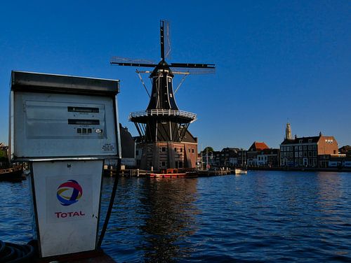 Spaarne gezicht op Haarlem bij Molen de Adriaan