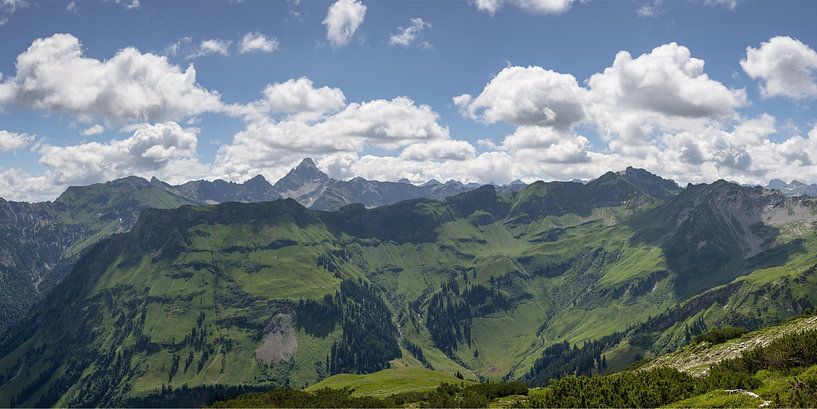 Between Nebelhorn and Hochvogel - the green heart of the Allgäu by Walter G. Allgöwer