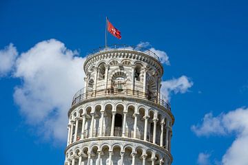 Schiefer Turm von Pisa auf Blauen Hintergrund sur Animaflora PicsStock