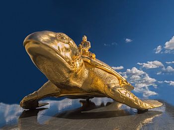 Kunstwerk ‘Searching for Utopia’ in knalgoud en blauw