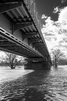 Le pont Wilhemina à Deventer en période de crue