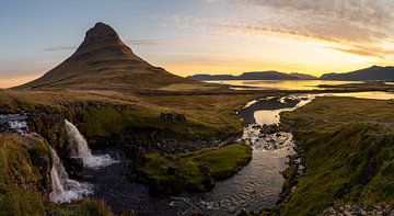 Zonsopgang aan Kirkjufell van Bart Ceuppens