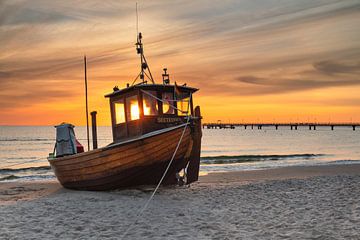 Vissersboot op Usedom bij zonsopgang