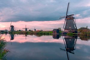 Moulins à vent Kinderdijk au coucher du soleil sur Leon Brouwer