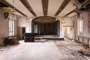 Piano abandonné. sur Roman Robroek - Photos de bâtiments abandonnés