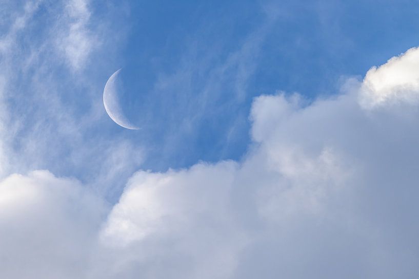 Between the clouds van Luuk Belgers