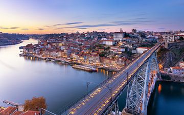 Porto aan de Douro Rivier, Portugal (1) van Adelheid Smitt