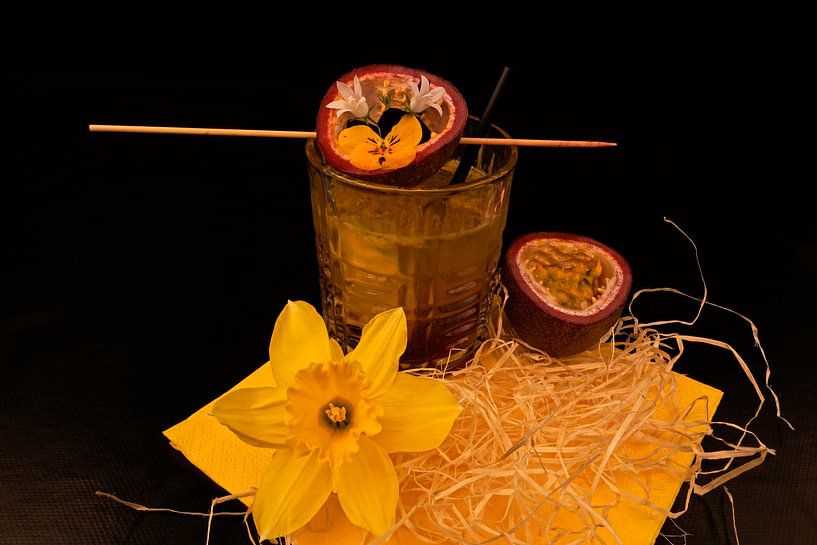 Agavenweinbrand mit Limette und frischer Passionsfrucht. von Babetts Bildergalerie