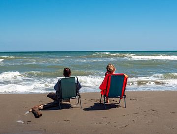 Temps mort avec chaise longue au bord de la mer sur Animaflora PicsStock