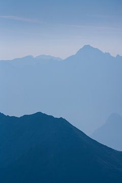 De blauwe bergen No.5 van mirrorlessphotographer