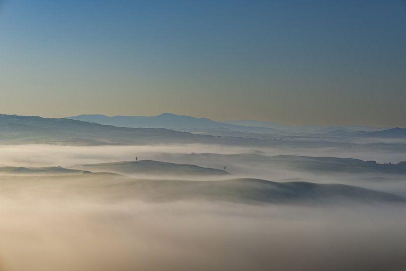 Morgennebel in der Toskana von Walter G. Allgöwer