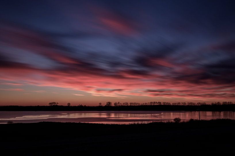 Sunset in wintertime.. II van Miranda van Hulst