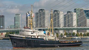 Zeesleepboot Elbe. van Jaap van den Berg