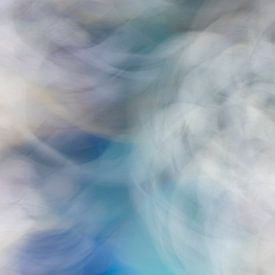 Abstract circles in blue by Greetje van Son