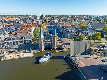 Luchtfoto van het historische stadje Sneek in Nederland van Eye on You