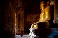 Mönch bei Buddha von Antwan Janssen Miniaturansicht