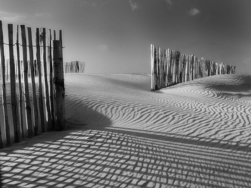 Zand en strand in de winter van Hans Heemsbergen