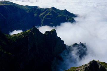 Berge in den Wolken von Ellen Zwagerman
