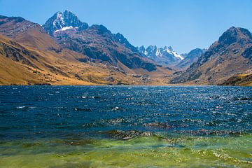 Laguna Querococha, Peru van Peter Apers