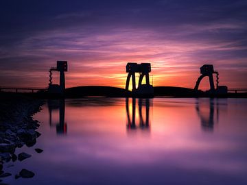 Zonsondergang stuw Driel van Eddy Westdijk