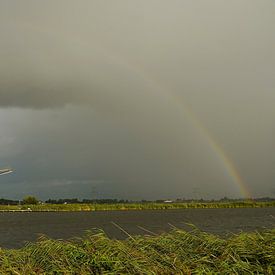 Molen met regenboog / Windmill with a rainbow von G. de Wit