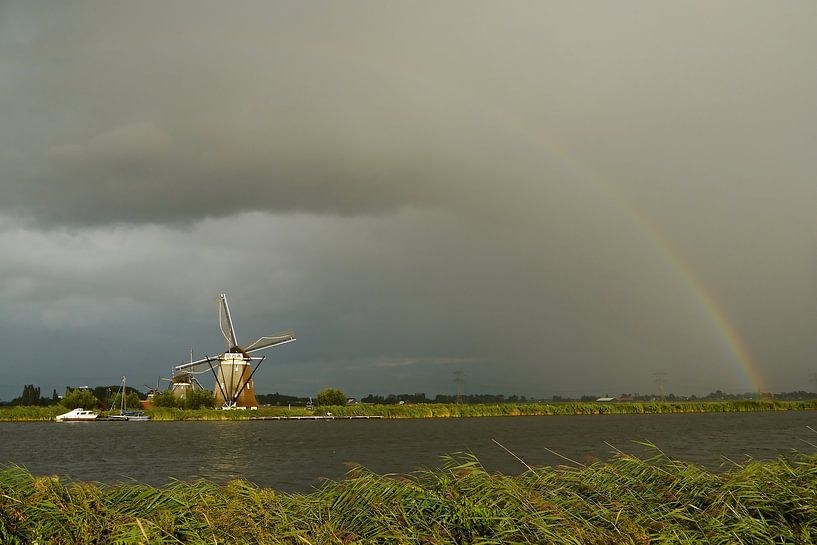 Molen met regenboog / Windmill with a rainbow by G. de Wit