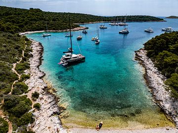 Ontdek de magie van een Kroatische baai vanuit de lucht van Lennart van Wallenburg