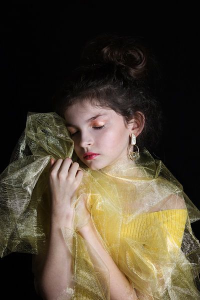 Golden Silence – Fine Art Portrait Photography by Iris Kelly Kuntkes