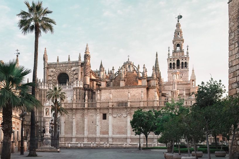 Cathédrale de Séville au lever du soleil | Espagne | photographie de voyage par Laura Dijkslag