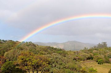 Costa Rica: Regenboog bij Los Tornos by Maarten Verhees